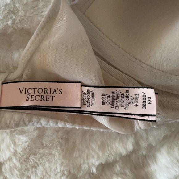 Victoria’s Secret Unlined Push Up Bra - Picture 4 of 4
